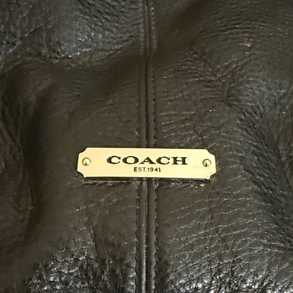 Coach F23960 Avery Black Pebbled Leather Hobo Shoulder Bag - Picture 2 of 8